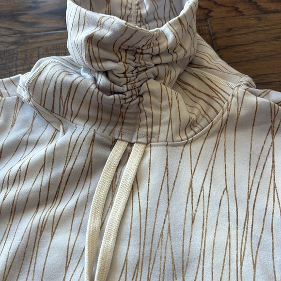 CALIA by Carrie Underwood Compression Running pullover - Picture 3 of 7